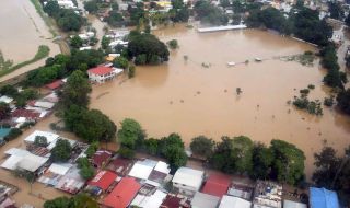 Ураганът Йота продължава да вилнее в Централна Америка