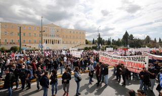Гърция: Еднодневна стачка спира полетите и обществения транспорт
