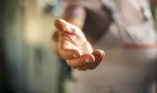 Подай ръка - на бедните и гладните