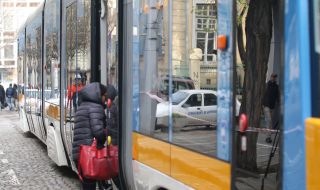 В София: Временно са спрени трамваите през "Македония" заради скъсана контактна мрежа 