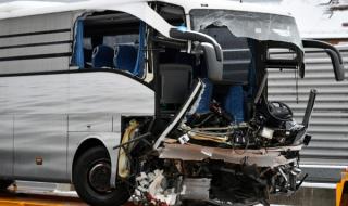 Автобус падна от 10-метров насип в Русия