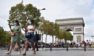 Французите ще носят задължително маски на работа