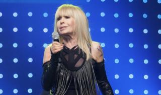 Лили Иванова слиза от сцената?