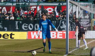 Локо Пловдив продава трима от водещите си футболисти?