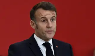 Макрон се появи със зачервено око пред френски военнослужещи