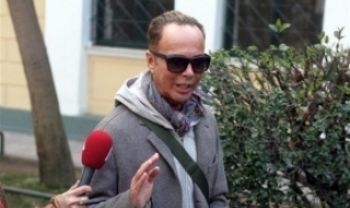 Гръцкият моден гуру Лакис Гавалас бе отведен в затвора