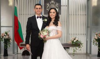Капитанът на националния отбор смени семейния статус на Мис България Вселена 2015 (СНИМКИ)