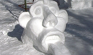 Младежи изваяха скулптури от сняг в парк „Бачиново”