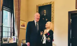 Симеон II награди Лили Иванова с орден “Свети Александър”: С гордост изказвам възхищението си към Вас!