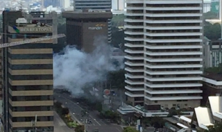 Експлозии разтърсиха столицата на Индонезия
