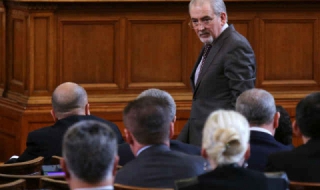 Местан ще съди всички, които го упрекват в национална измяна