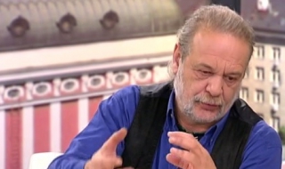 Постройката на модела "Кой" се клати