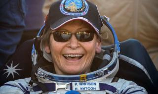 Астронавтка се върна от космоса с най-много рекорди