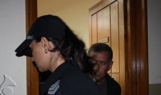 Задържаха мъж, изнасилвал и пребивал жена пред съпругата си (Обновена)