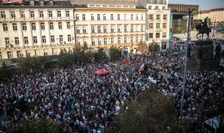 Хиляди на протест в Чехия срещу правителството