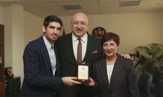 Министър Кралев награди Дизела