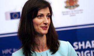 Мария Габриел: Очакваме Кодексът за дезинформацията онлайн