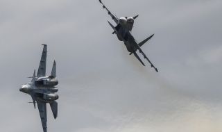 Руски самолети си играят с огъня: опасно прелитат над американски войски