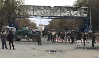 Атентатор удари смъртоносно Кабул (СНИМКИ)