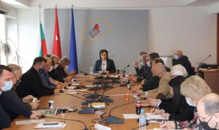 Нинова към водачите на листи в БСП: Очаквам работа и отдаденост