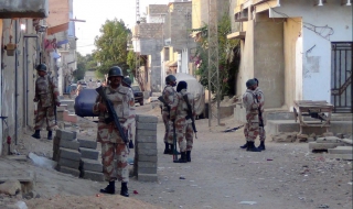 Кървав атентат пред съда в Пешавар