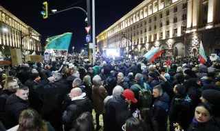 Le Monde: Десетки хиляди души протестираха в най-бедната страна от Европейския съюз