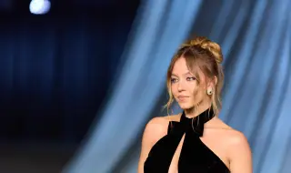 Сидни Суини се появи на гала-вечер с прозрачна рокля без сутиен (СНИМКИ)