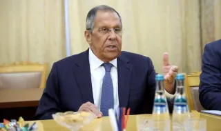 Лавров: Русия е готова за преговори с Украйна, но няма да спира военните действия
