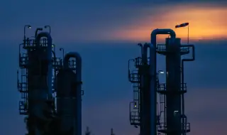 Пожар в руската рафинерия „НОРСИ“ край Нижни Новгород след атака с дронове