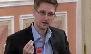 Едуард Сноудън остава в Русия