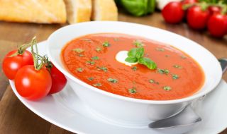 Рецепта на деня: Лятна крем супа от чушки и домати