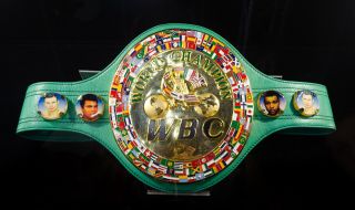 Оскар Ривас стана първият в историята шампион в „бриджъруейт“ категорията на WBC