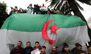 Вълна от протести в Алжир