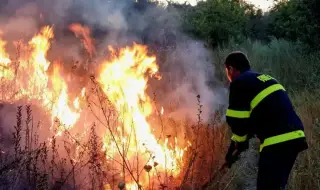 The fight against the fire near Voden continues, 2 airplanes and 4 helicopters are involved 