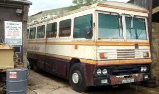 Бронираният автобус на Маргарет Тачър се продава на безценица