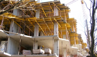 Иззеха нелицензиран софтуер за 75 000 EUR от „Праксис груп”