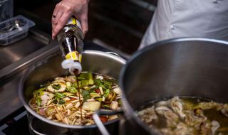 Бедност в богата Германия: Все повече германци се хранят в социални кухни