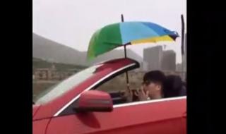 Със свален гюрук, но с чадър в дъжда (ВИДЕО)