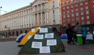 Медсестрите стягат безсрочен протест