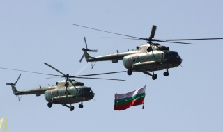 Военен парад отбеляза Деня на храбростта и Българската армия