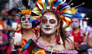 Над 1 милион души в Мексико подгряха с парад за Деня на мъртвите