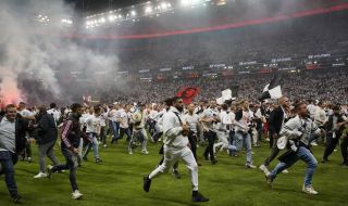 Бухалки, бой и кървави сцени след мач от Лига Европа