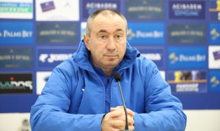 Мъри Стоилов: Лесно е да се „лежи“ на програмата, но футболът е бизнес