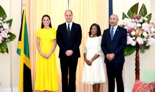 Посрещнаха с тържества и почести Кейт и Уилям в Ямайка (СНИМКИ)