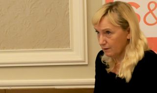 Елена Йончева: Унижение за България