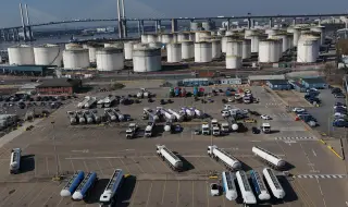 Цените на петрола силно се повишиха, след като Тръмп попари надеждите за бърз край на войната