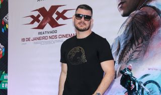 Звезда от UFC: Роботи ме нападнаха в Сингапур, защото нямах маска