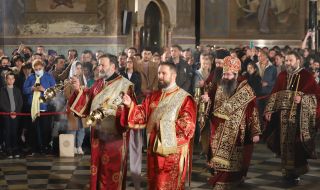 Промяна: Празничното богослужение в полунощ ще отслужи врачанският митрополит Григорий, а не патриарх Неофит 