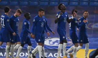 Челси се разправи убедително с Рен
