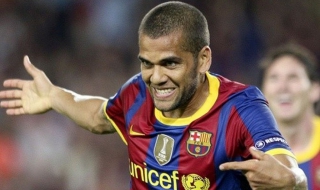 Алвеш: Искам да остана в Барселона